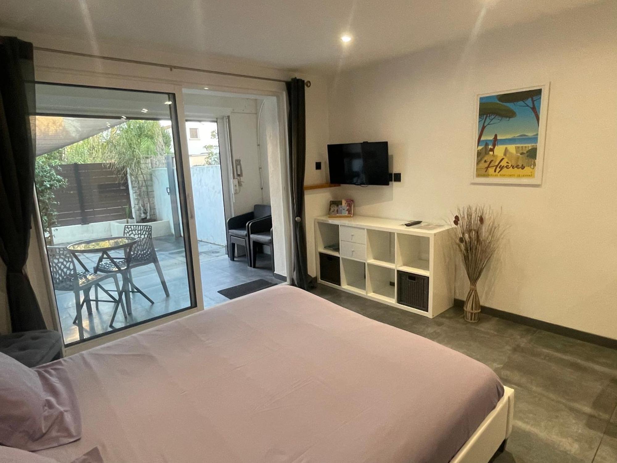 Apartment A 400 M Confort Terrasse Clim Parking Hyeres