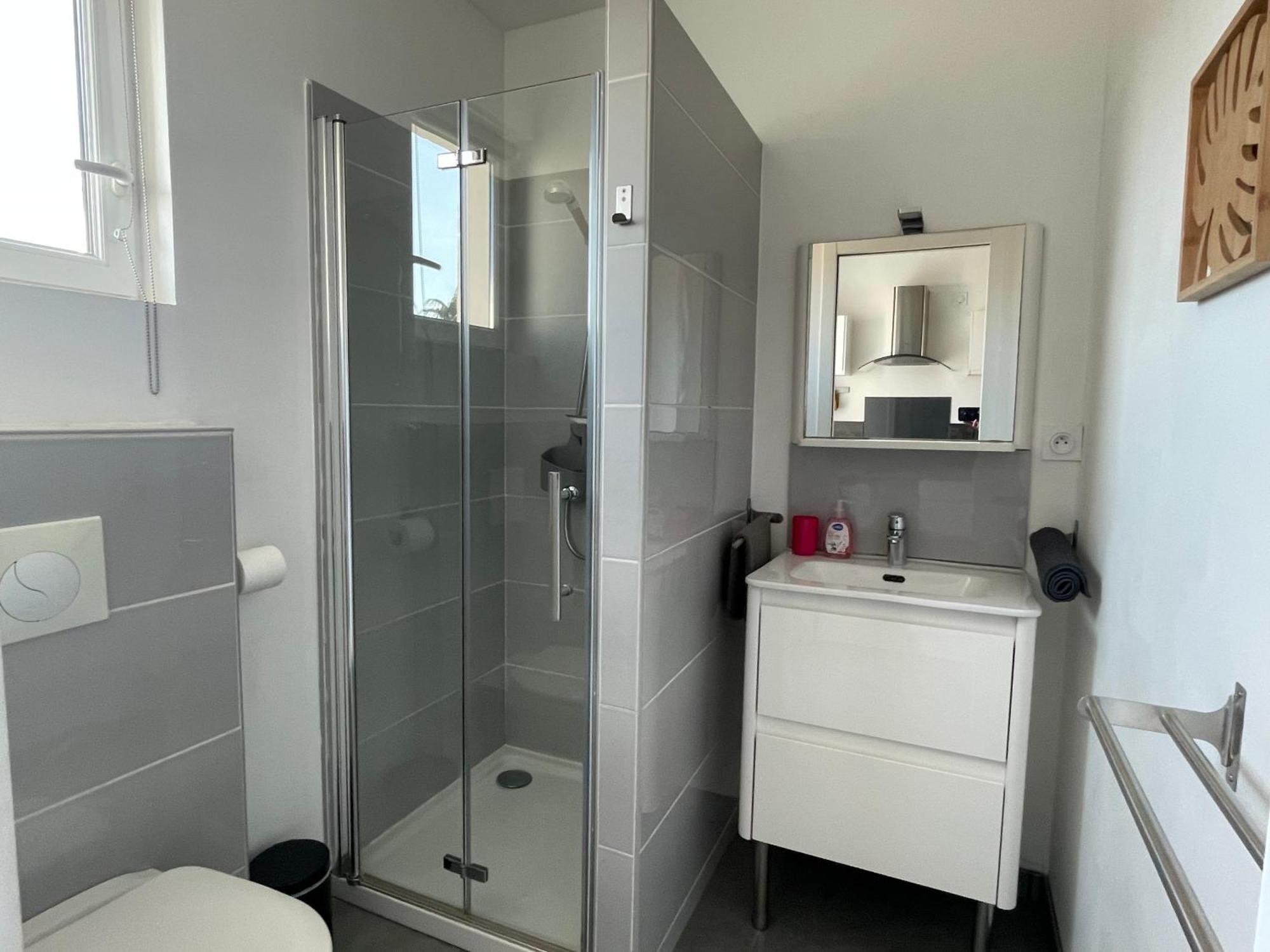 A 400 M Confort Terrasse Clim Parking Apartment *