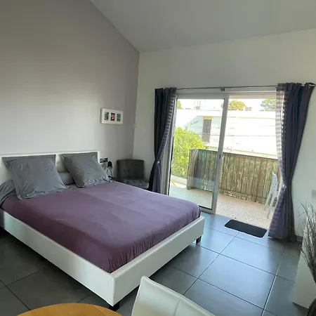 Plage A 400 M Studio Tout Confort Terrasse Clim Parking Hyeres Exterior photo